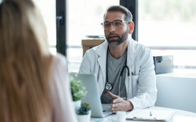 Kto odpowiada za badania lekarskie uczniów i studentów kierowanych na praktyki do zakładów pracy?