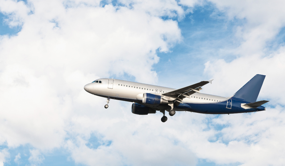 Jakie kosmetyki można zabrać do samolotu Ryanair?