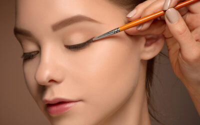 Malowanie eyelinerem krok po kroku – prosty poradnik dla początkujących