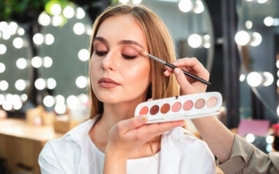 Makijaż twarzy krok po kroku: podstawowe porady i triki