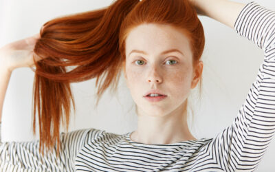 Makijaż do rudych włosów i brązowych oczu – jak podkreślić naturalne piękno