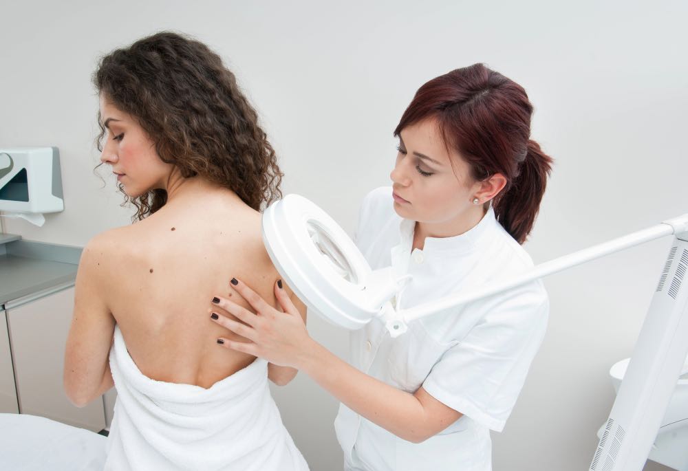 Jak przebiega konsultacja u dermatologa w Jaworznie?