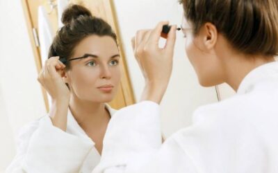 Jak kosmetyczka reguluje brwi w gabinecie?