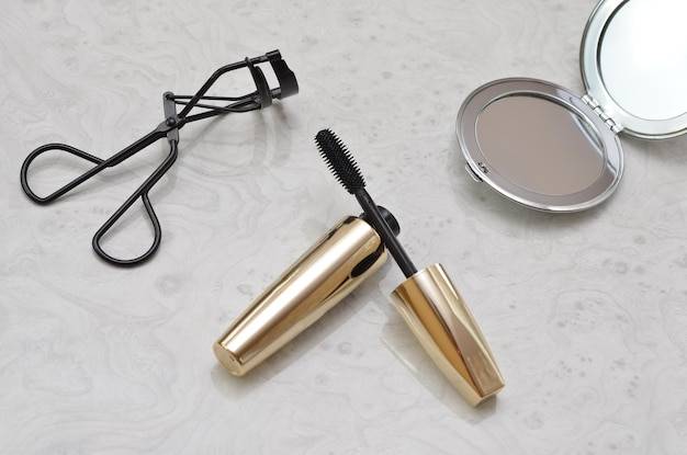 Zestaw do brwi Oriflame jak używać w codziennym makijażu?