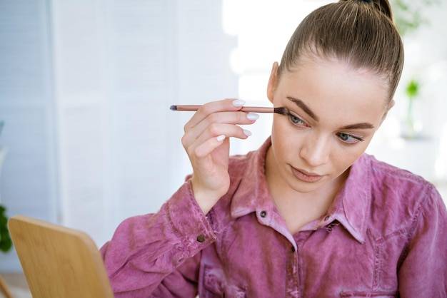 Brwi jak robić aby podkreślić naturalny wygląd?